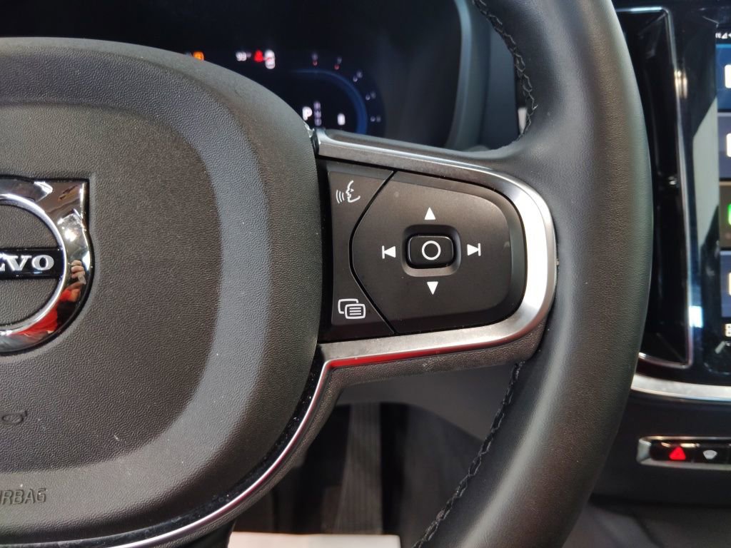 Used 2025 Volvo S60 B5 Core image 14