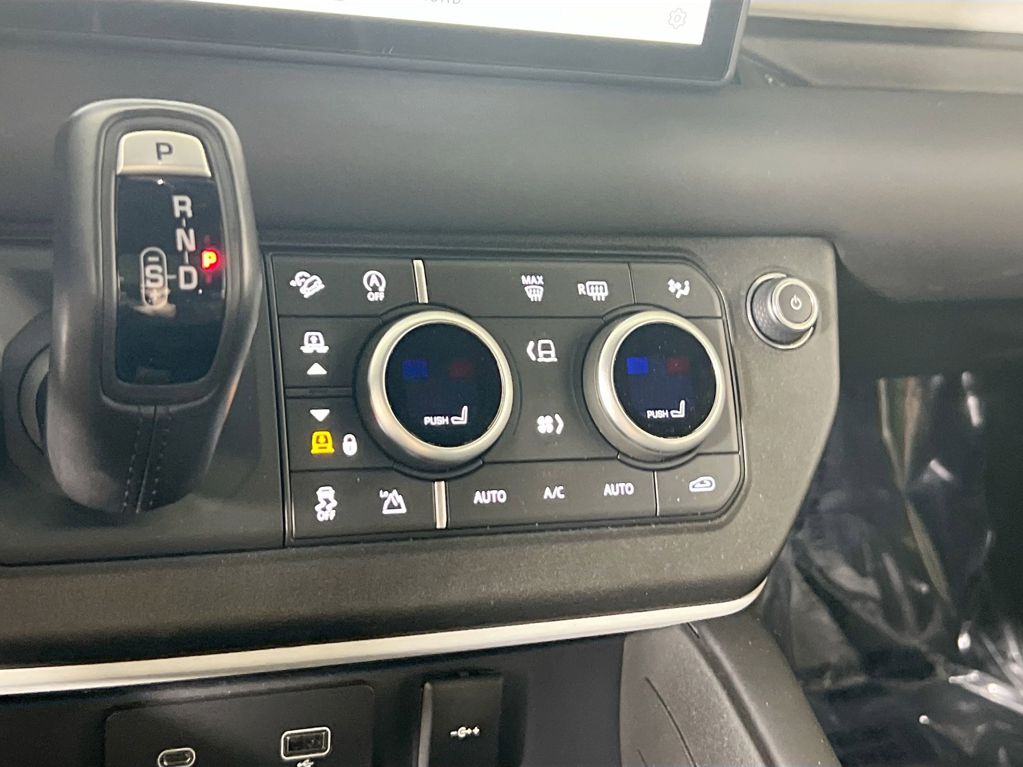 Used 2024 Land Rover Defender 110 X-Dynamic SE image 16