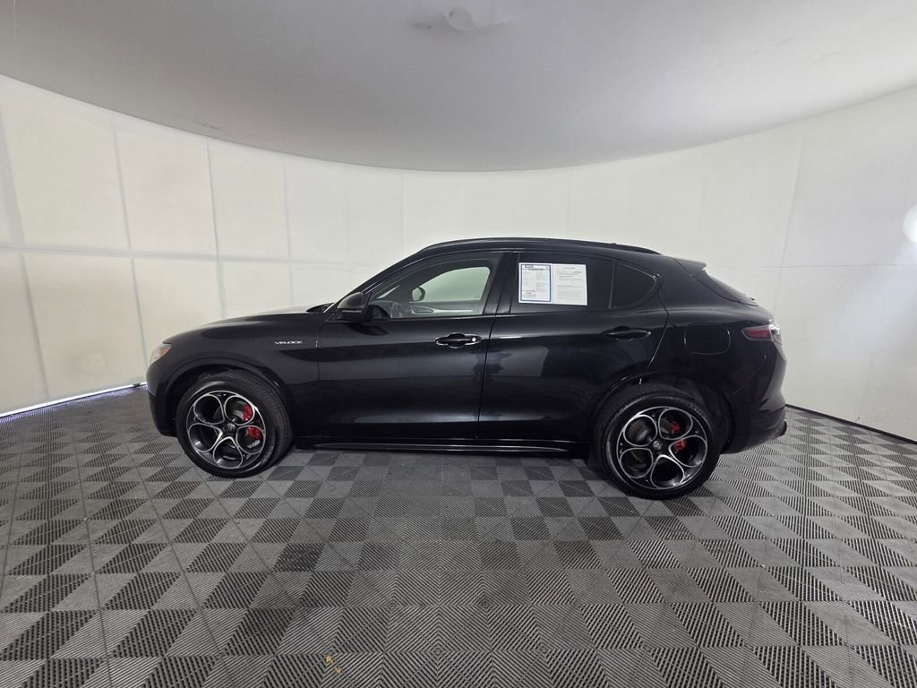 Used 2024 Alfa Romeo Stelvio Veloce image 8