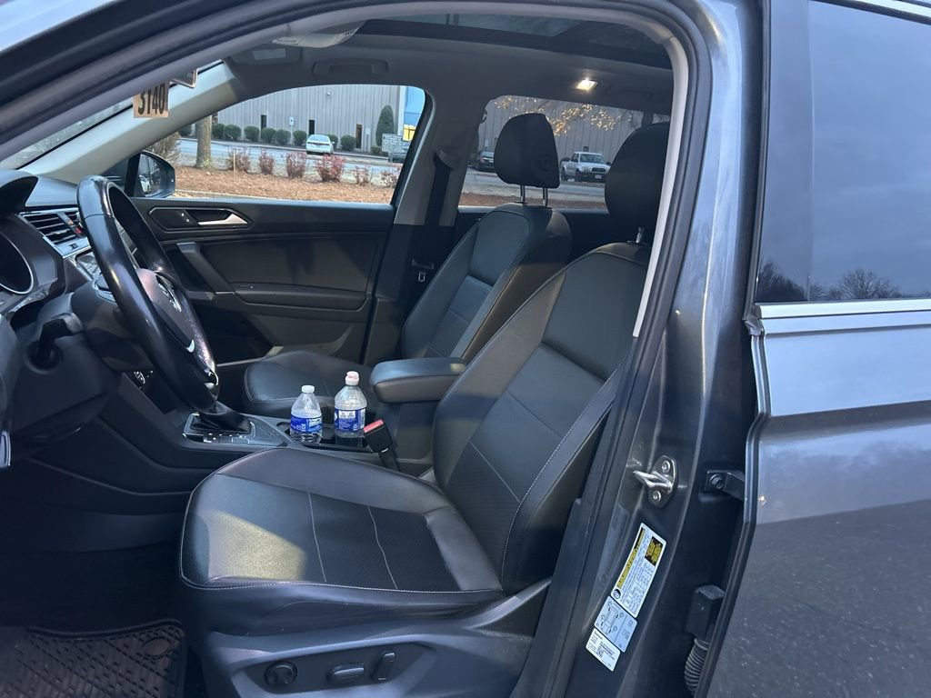 Used 2018 Volkswagen Tiguan SE w/ Panoramic Sunroof Package image 23