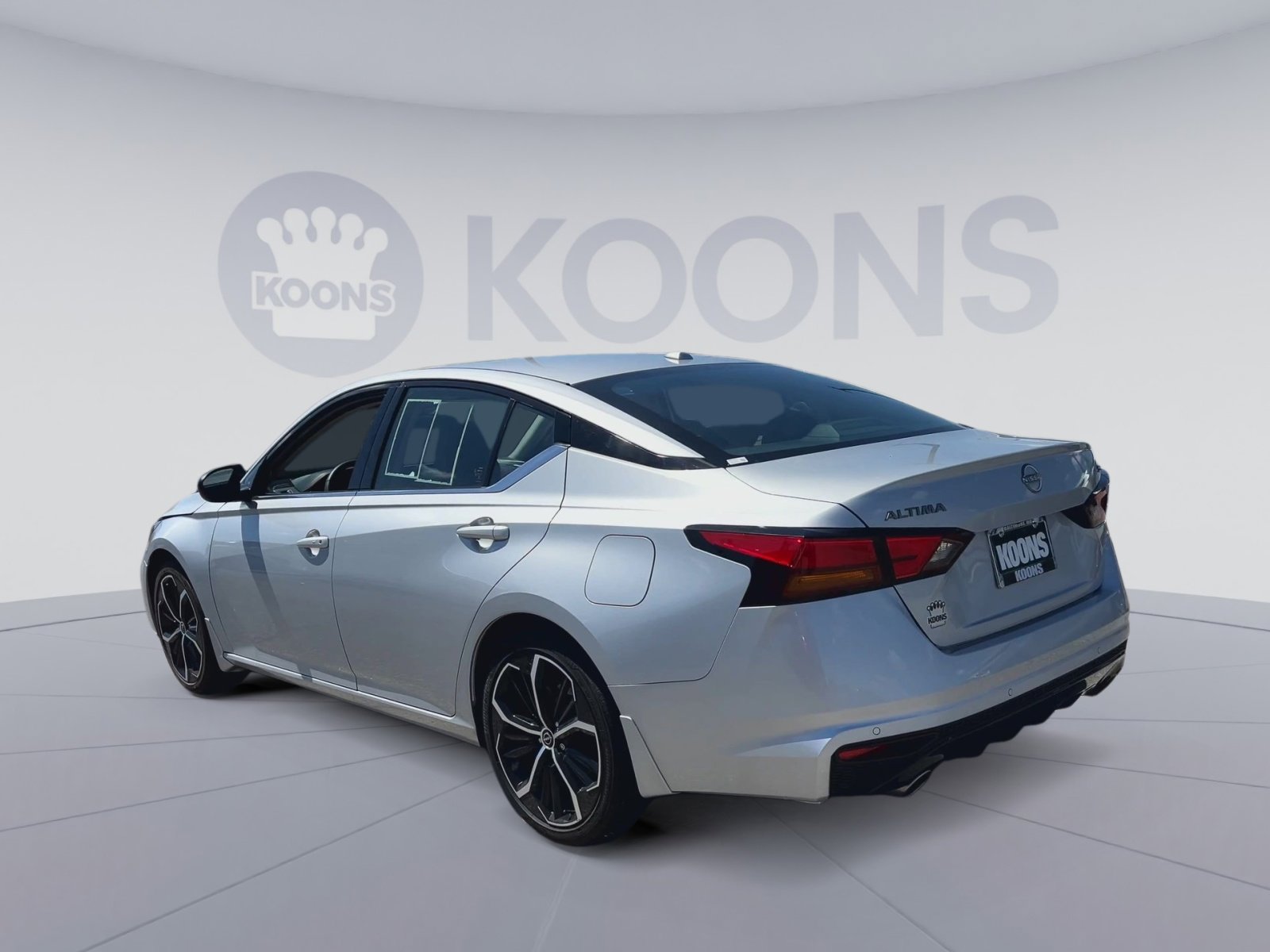 Used 2024 Nissan Altima 2.5 SR FWD image 10