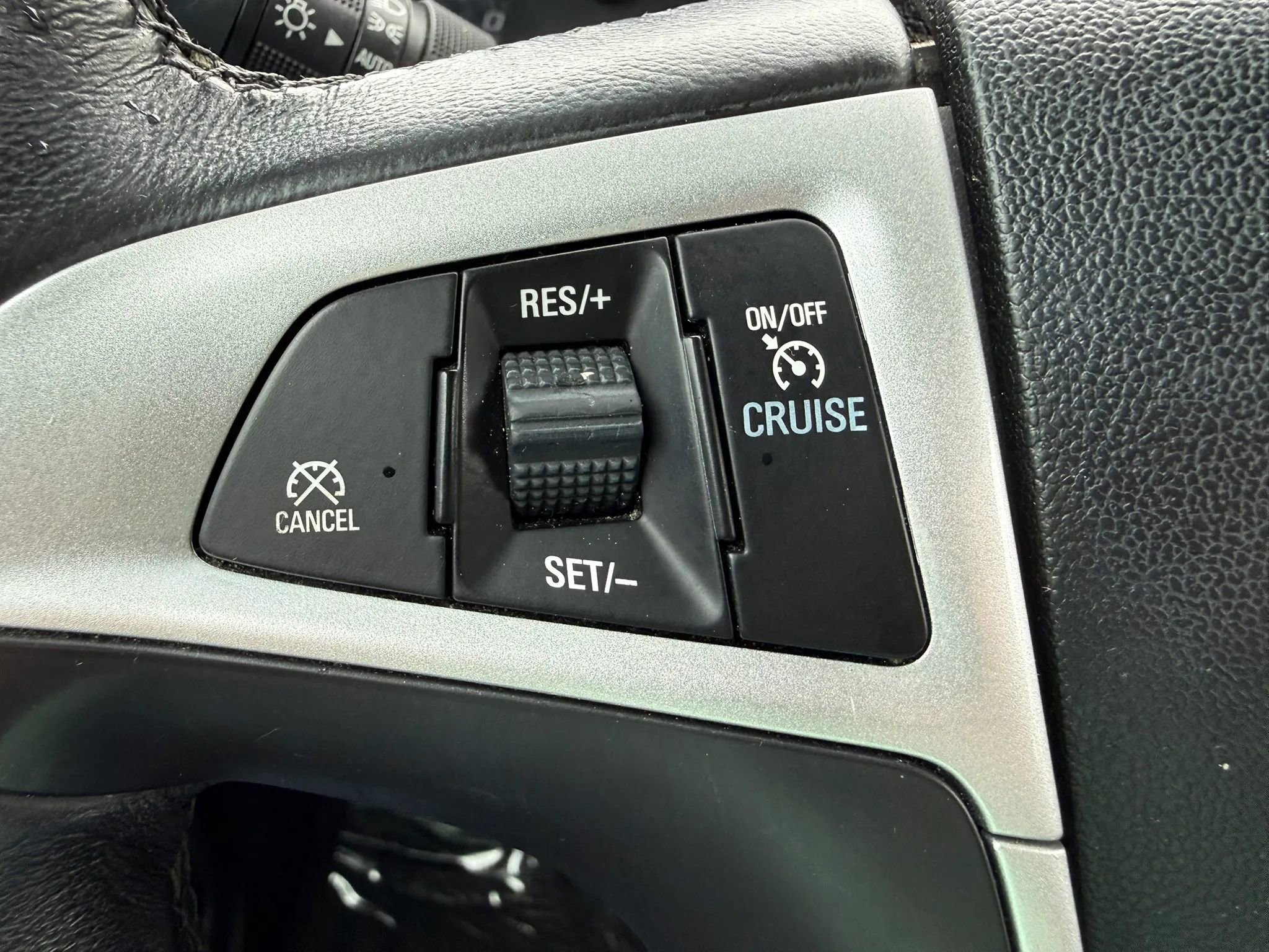 Used 2017 Chevrolet Equinox Premier w/ Enhanced Convenience Package FWD image 11