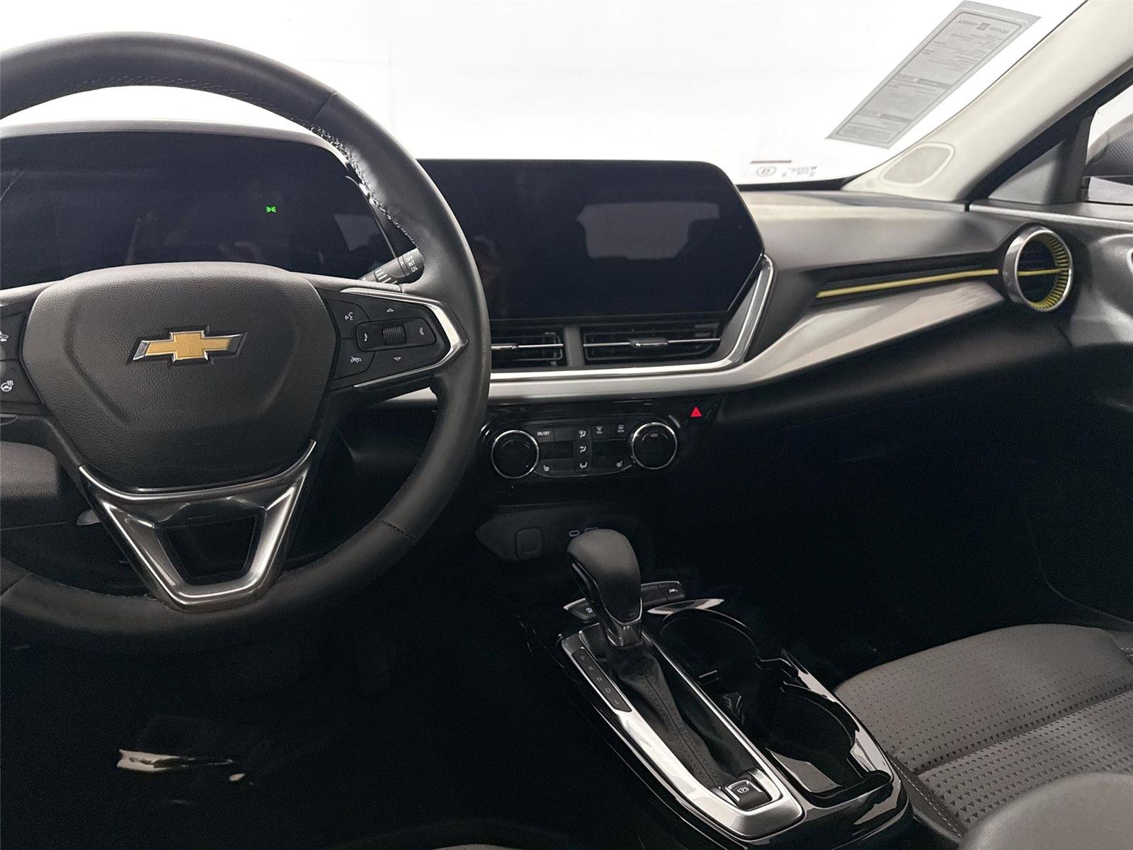 Used 2024 Chevrolet Trax LT w/ Driver Confidence Package FWD image 30