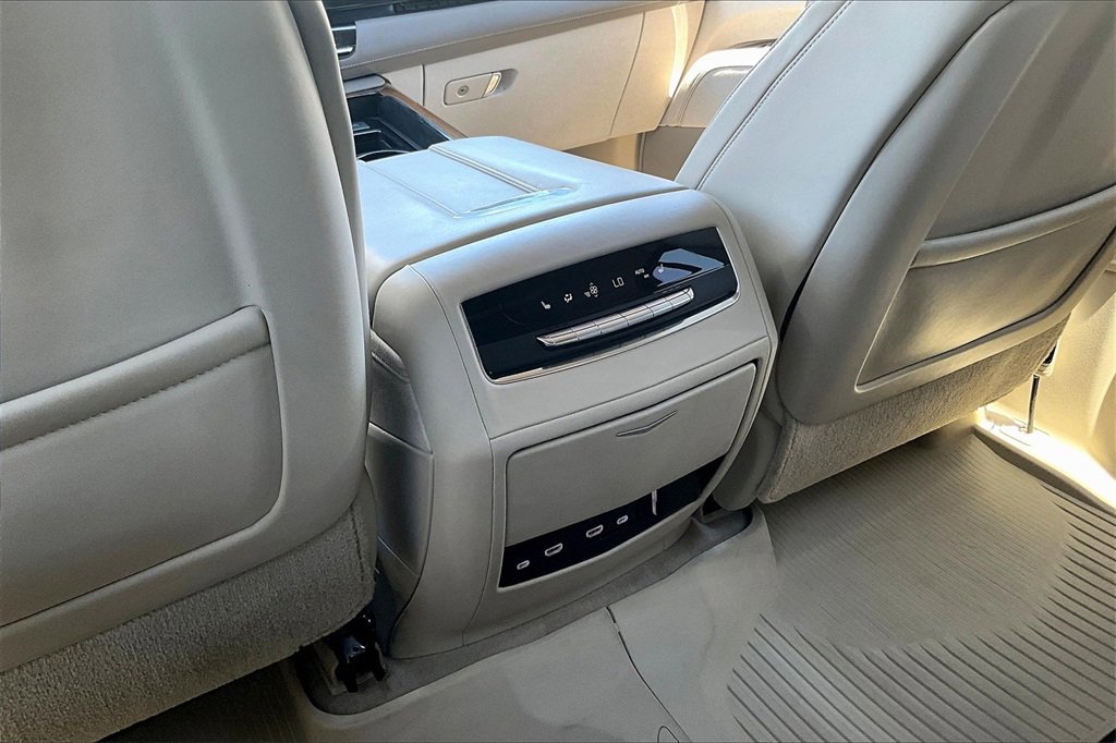 Used 2021 Cadillac Escalade Premium Luxury Platinum w/ Heavy-Duty Trailer Package image 33