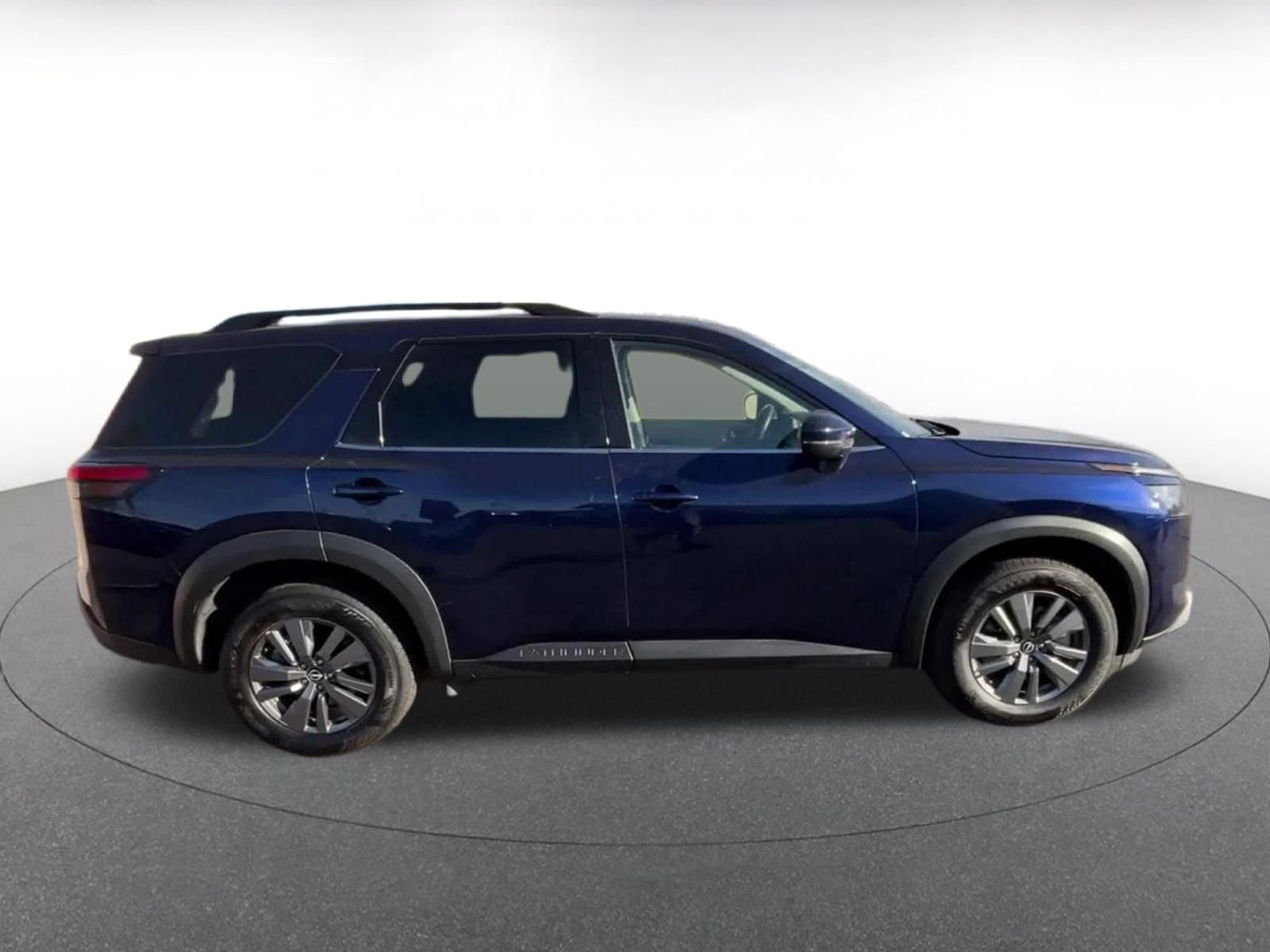 Used 2025 Nissan Pathfinder SV FWD image 15