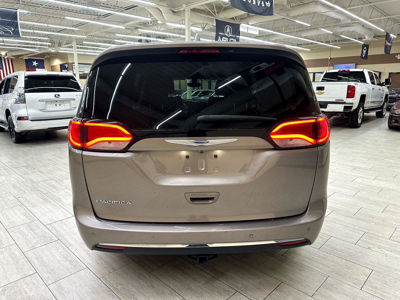 Used 2018 Chrysler Pacifica Touring-L Plus image 6