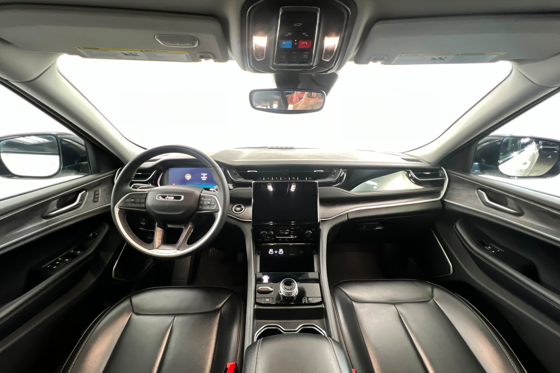Used 2024 Jeep Grand Cherokee Limited 4xe AWD/4WD image 9