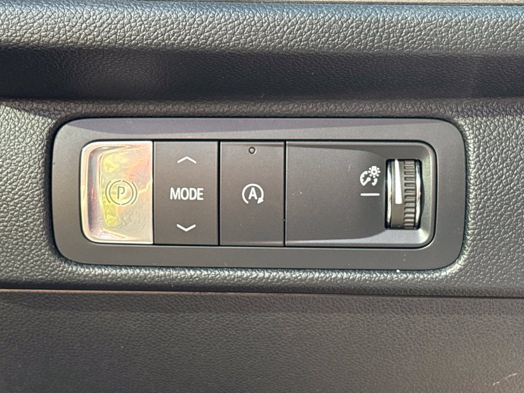 Used 2025 Chevrolet Traverse LT FWD image 29