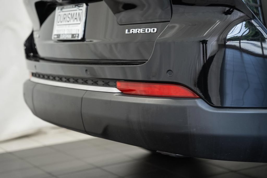 Used 2023 Jeep Grand Cherokee L Laredo w/ Luxury Tech Group I AWD/4WD image 6