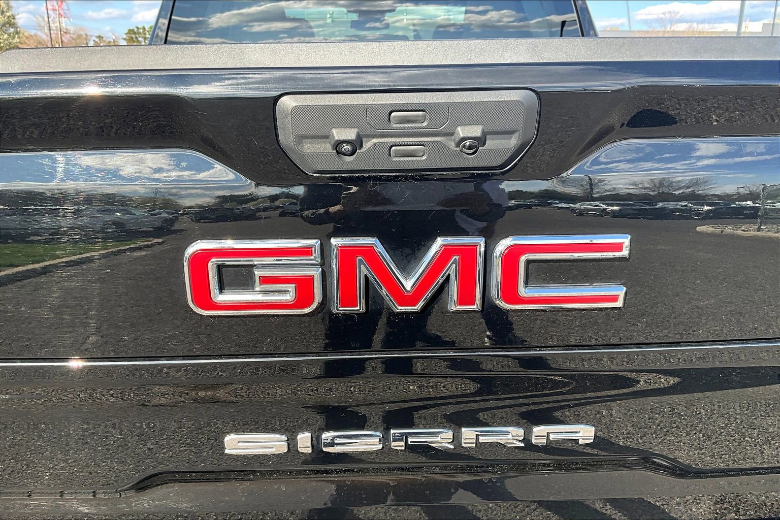 Used 2025 GMC Sierra 1500 SLT AWD/4WD image 30