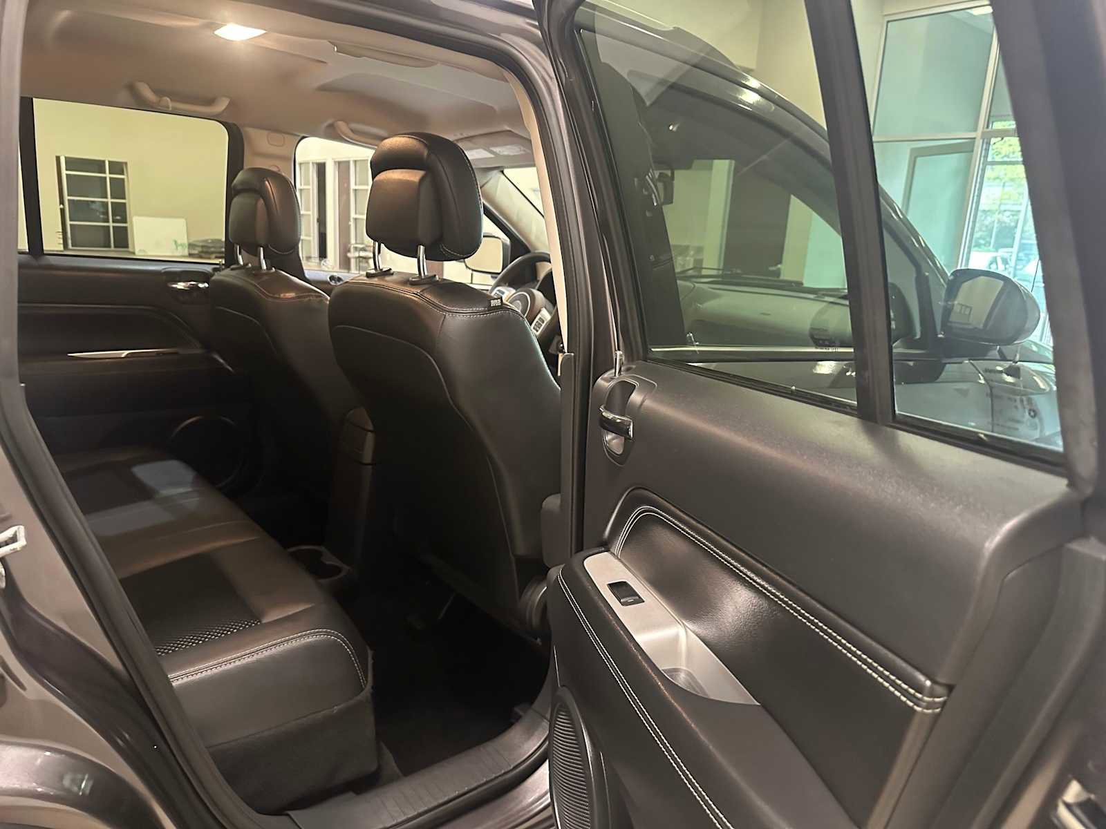 Used 2016 Jeep Compass Latitude AWD/4WD image 24