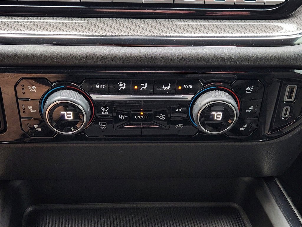 Used 2024 Chevrolet Silverado 2500 ZR2 w/ Technology Package image 18