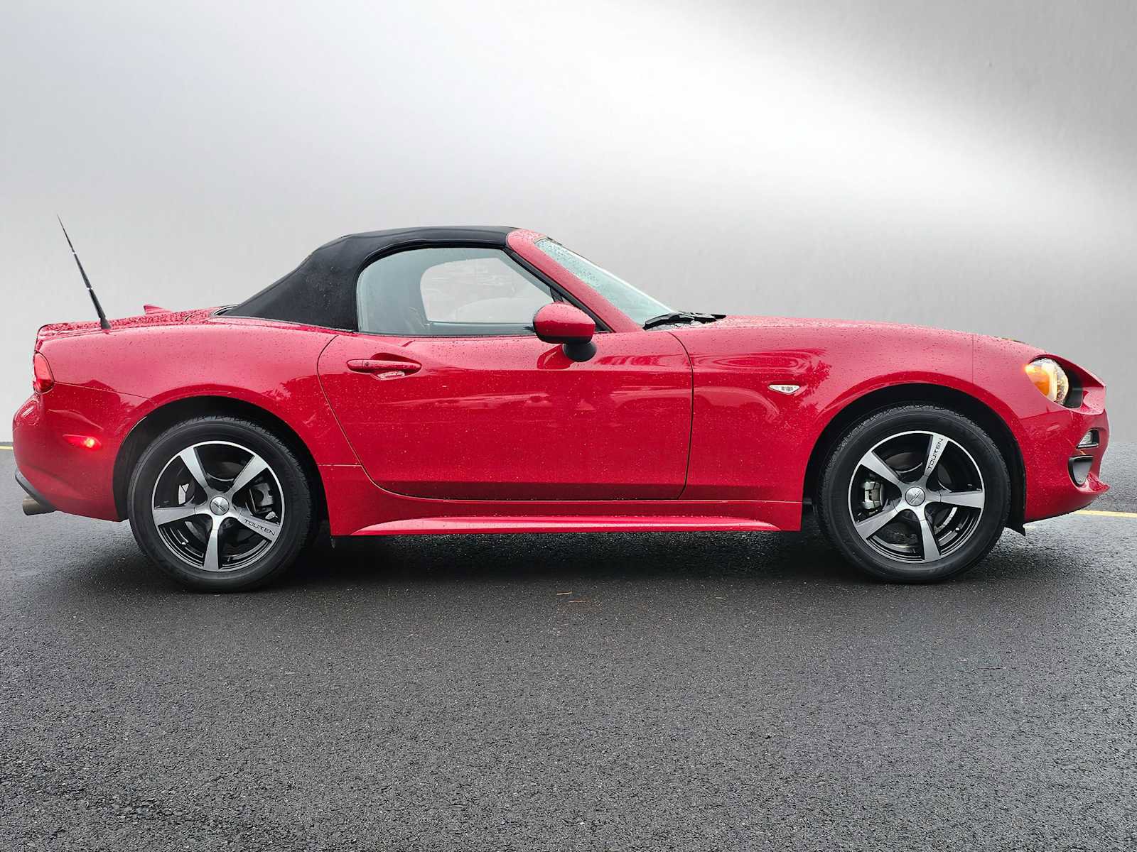 Used 2020 FIAT 124 Spider Classica w/ Technology Group image 2