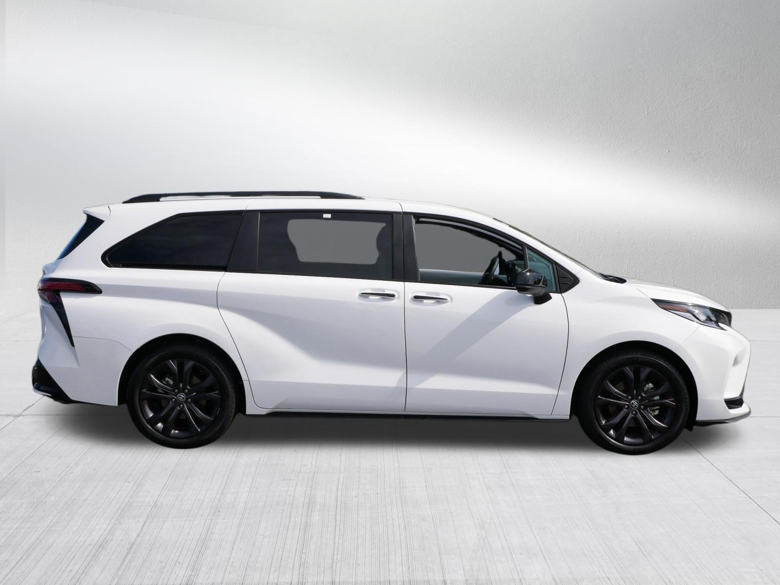 Certified 2026 Toyota Sienna XSE FWD image 8