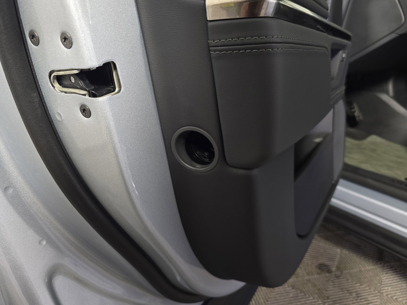 Used 2025 Rivian R1T Adventure image 30