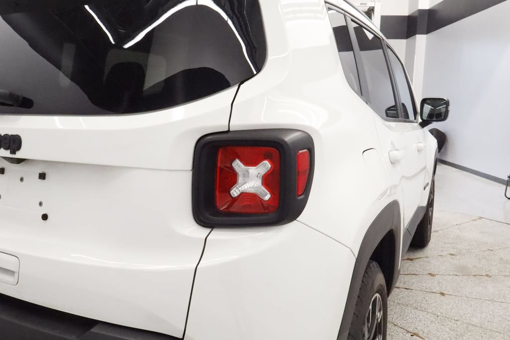 Certified 2023 Jeep Renegade Latitude w/ Sun/Sound Group AWD/4WD image 19