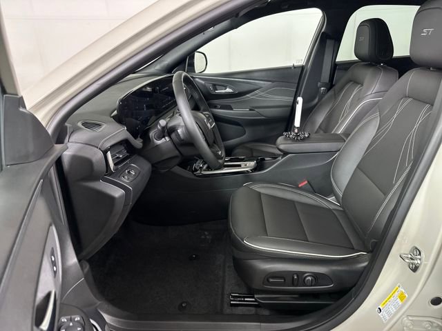 Used 2026 Buick Envista Sport Touring w/ Studio Series image 11