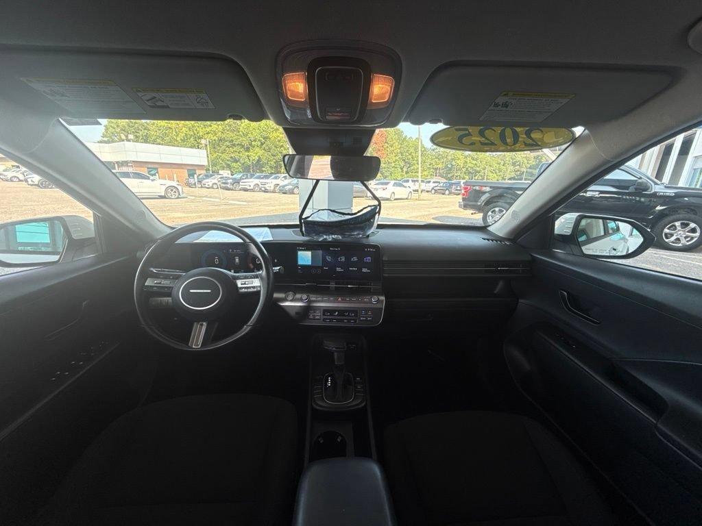 Used 2025 Hyundai Kona SEL FWD image 17