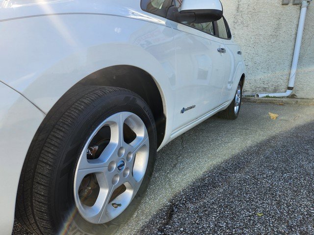 Used 2014 Nissan Leaf SV image 31