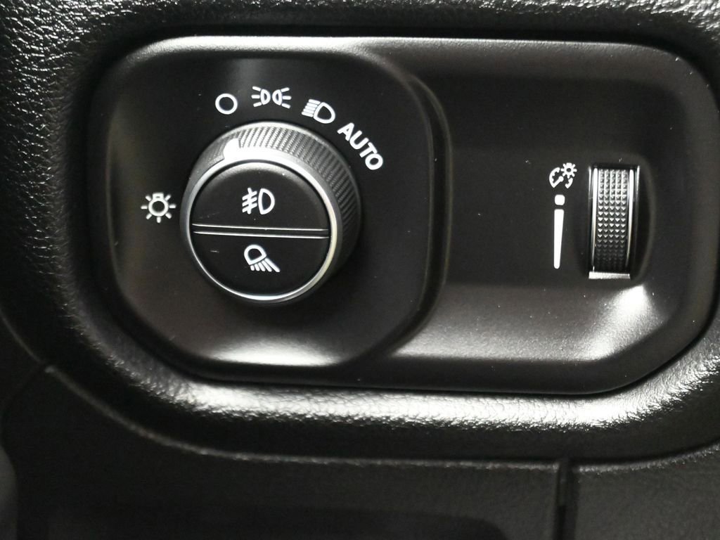 New 2026 RAM 1500 4x4 Crew Cab image 25