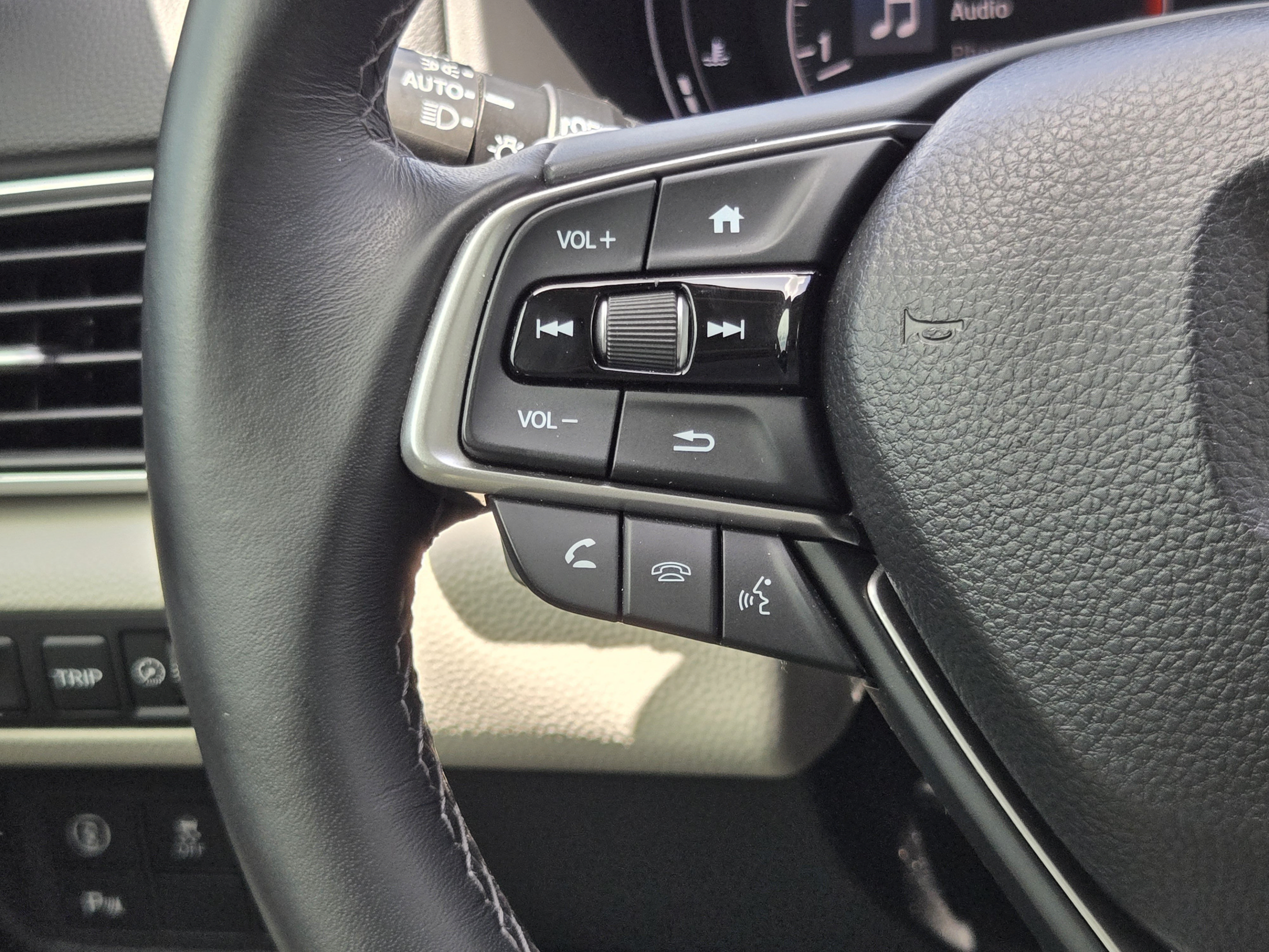 Used 2018 Honda Accord Touring image 26