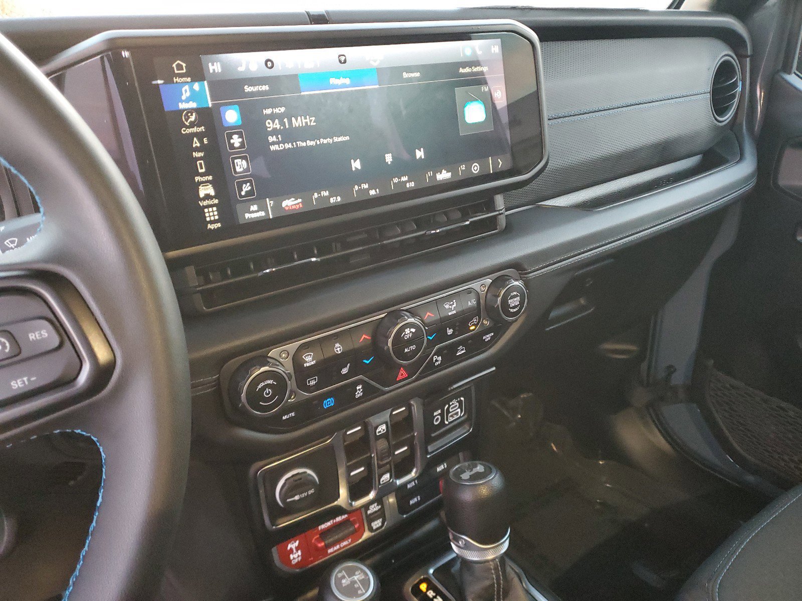 Used 2024 Jeep Wrangler Unlimited Rubicon 4xe w/ Technology Group image 12