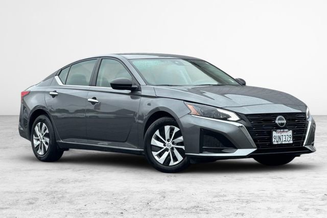 Used 2025 Nissan Altima 2.5 S image 2