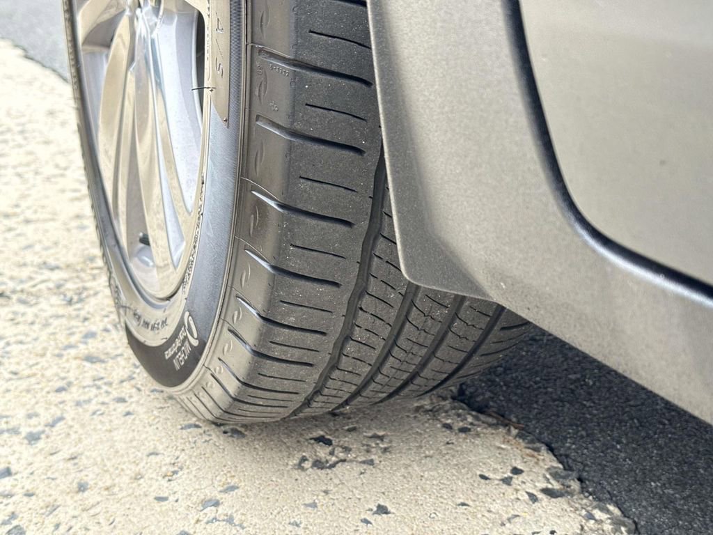 Used 2024 Cadillac XT5 Premium Luxury image 18