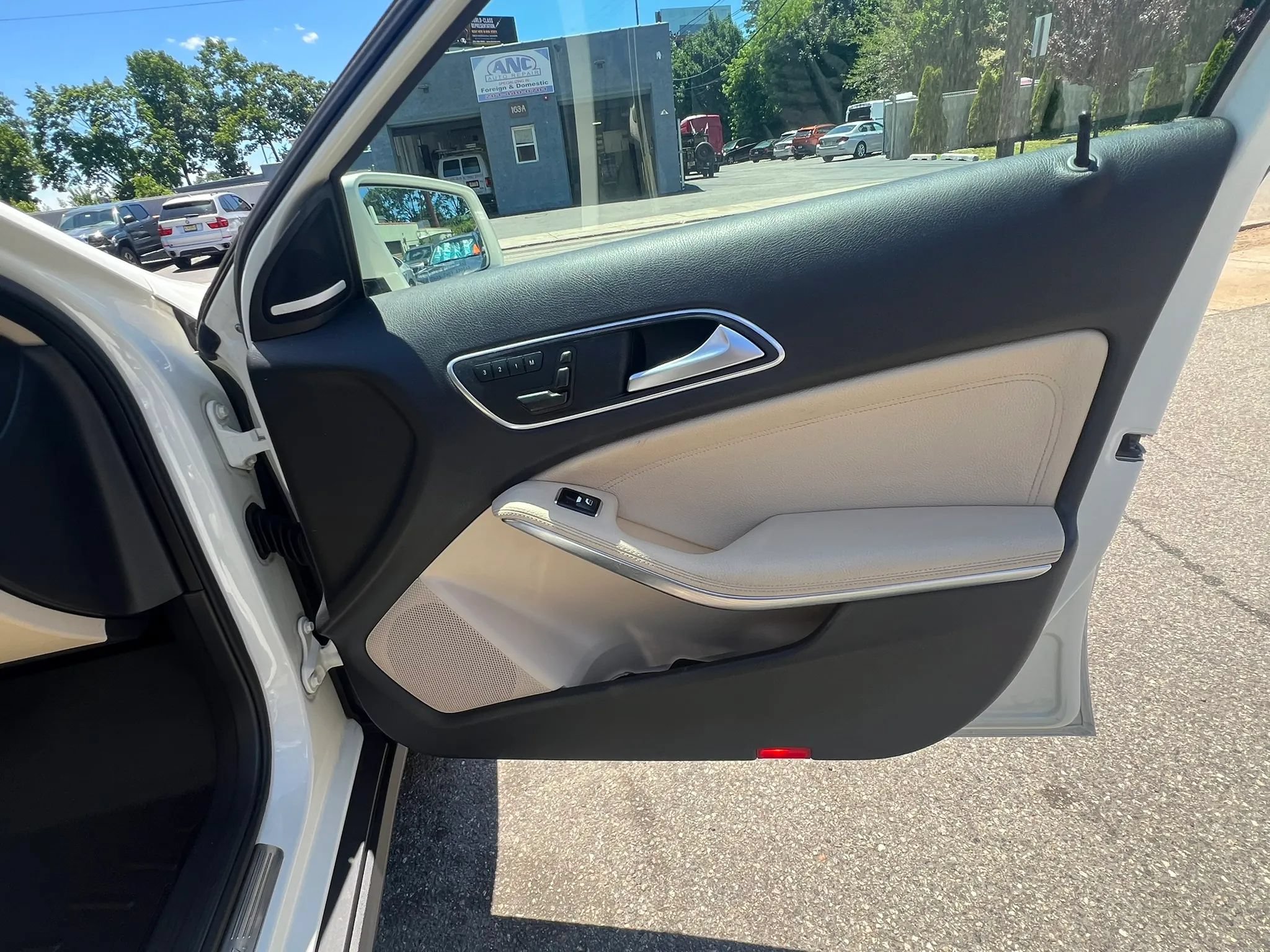 Used 2017 Mercedes-Benz GLA 250 4MATIC w/ Premium Package image 31