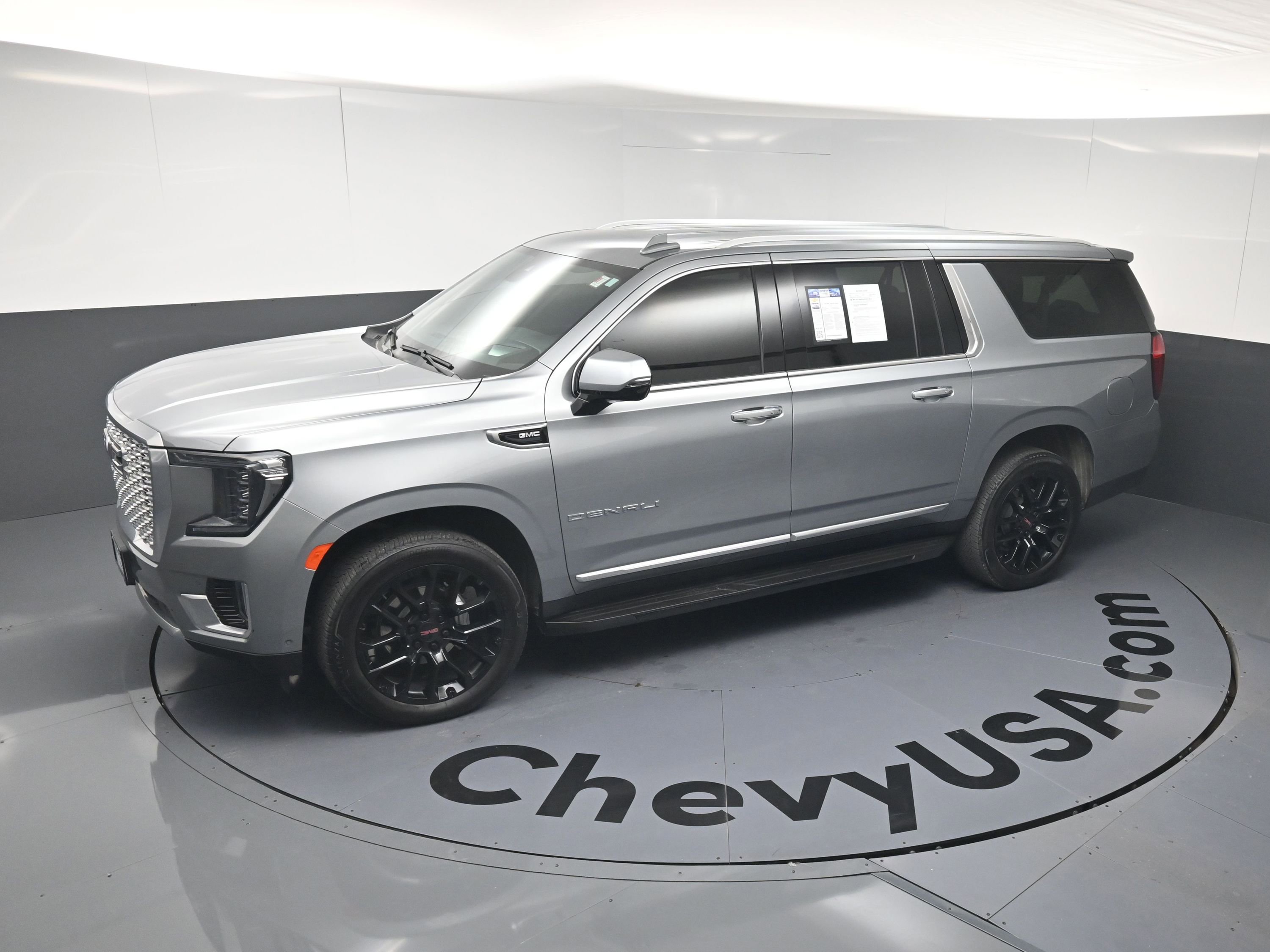 Used 2024 GMC Yukon XL Denali w/ Advanced Technology Package AWD/4WD image 30