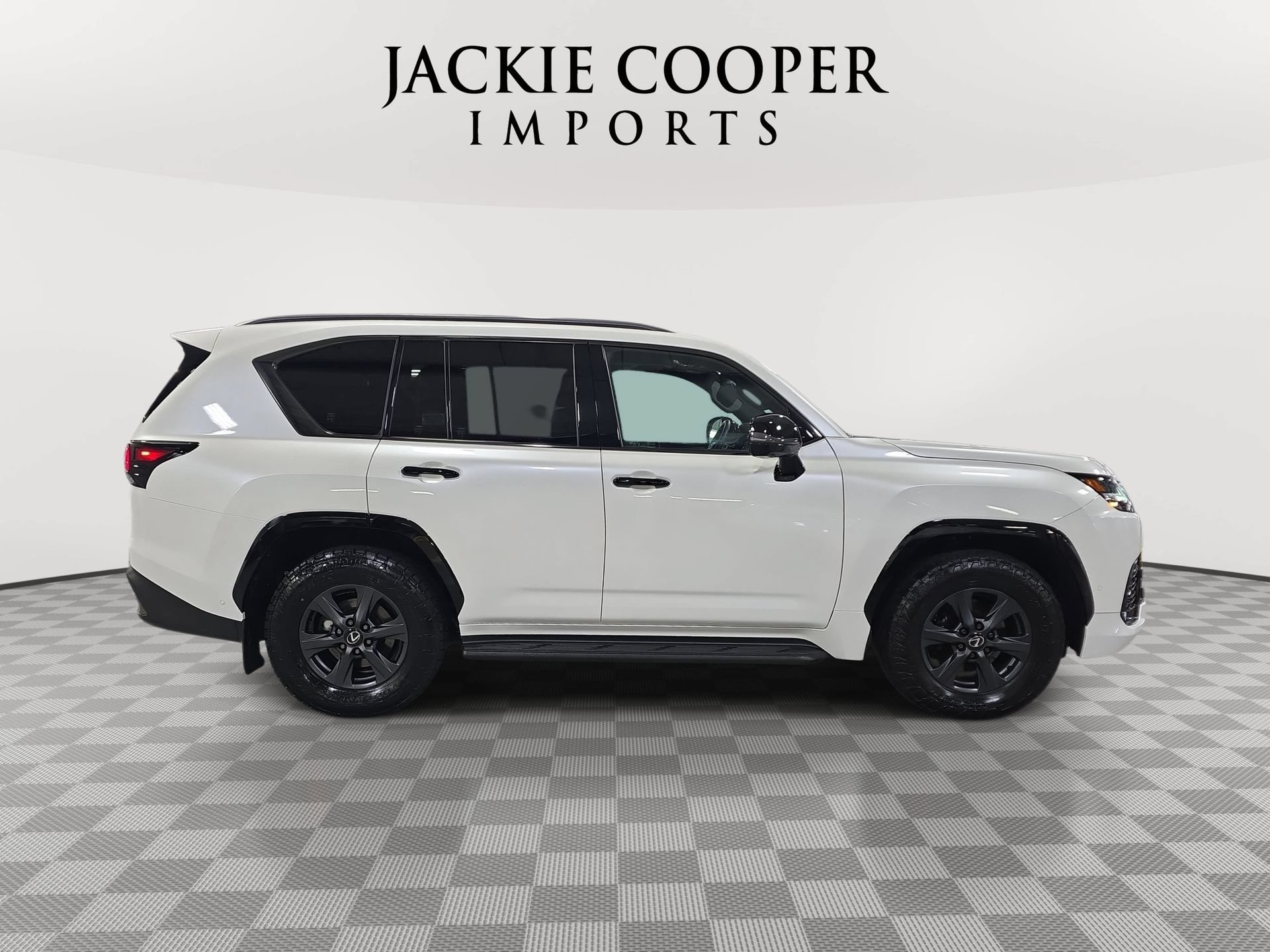 Used 2025 Lexus LX 700h Overtrail w/ Accessory Package (Z1) AWD/4WD image 4