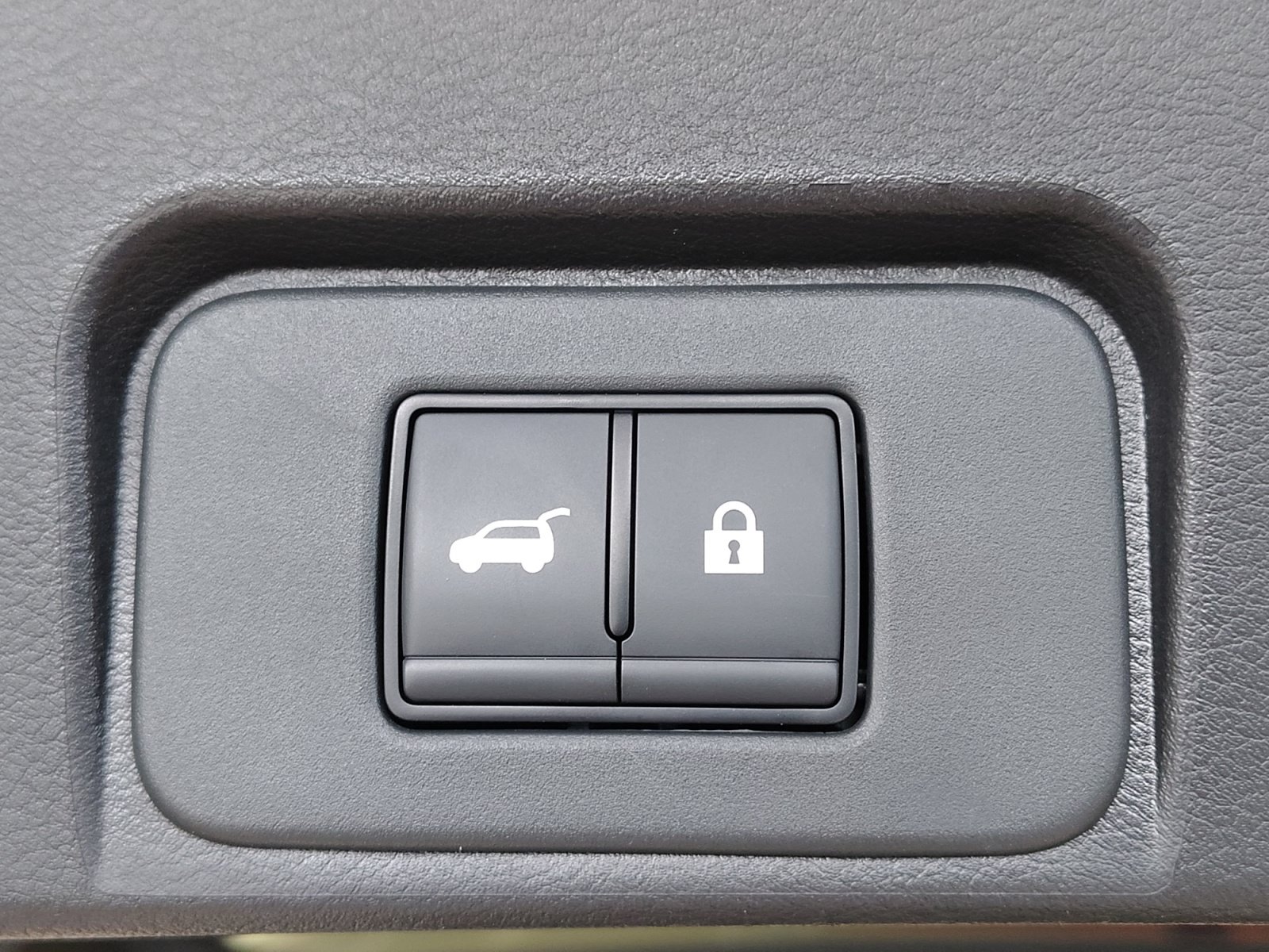 Certified 2026 Nissan Rogue SV FWD image 30