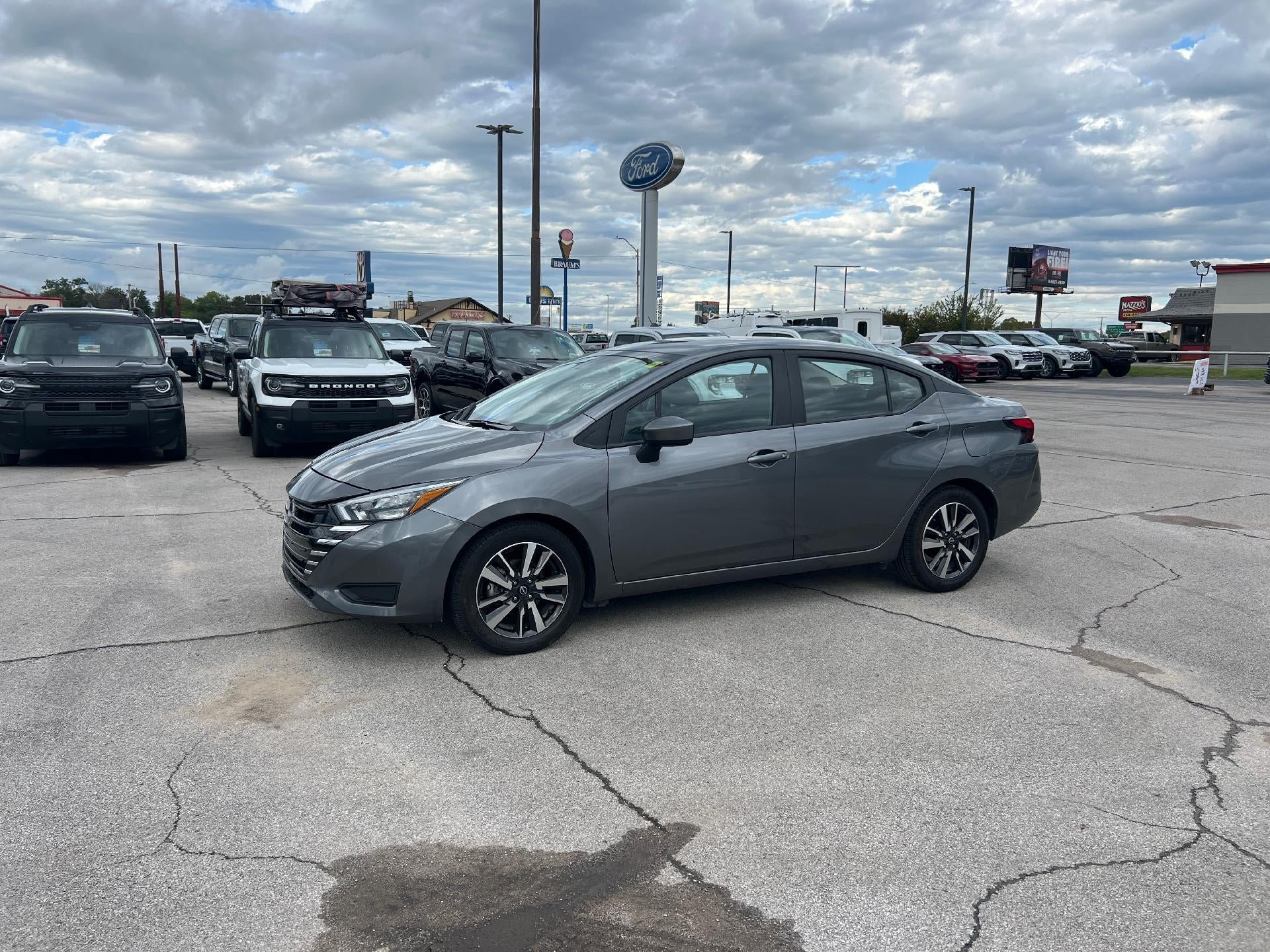 Used 2025 Nissan Versa SV FWD image 5
