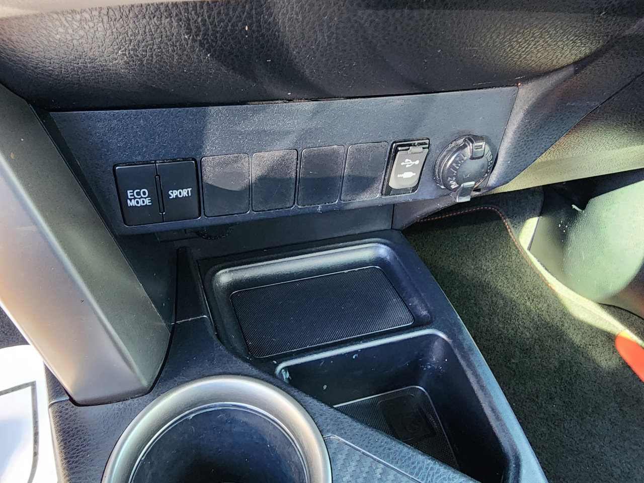 Used 2015 Toyota RAV4 XLE image 22