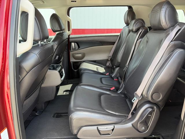 Used 2025 Kia Carnival FWD image 36
