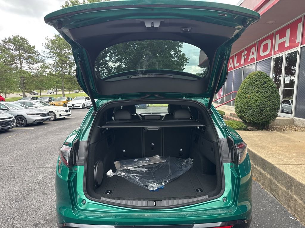 New 2025 Alfa Romeo Stelvio Sprint image 14