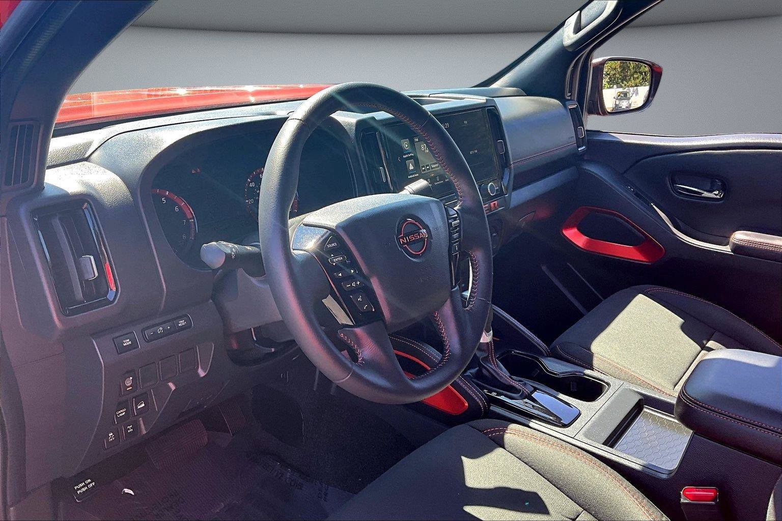 Used 2025 Nissan Frontier PRO-4X AWD/4WD image 18