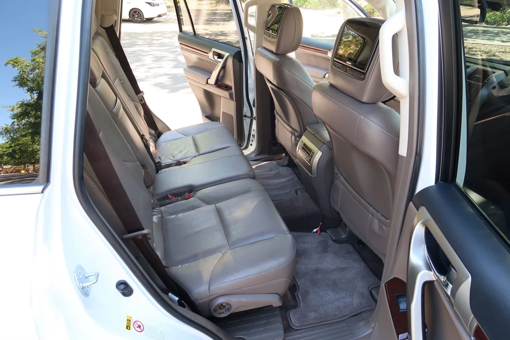 Used 2015 Lexus GX 460 w/ Premium Package AWD/4WD image 18