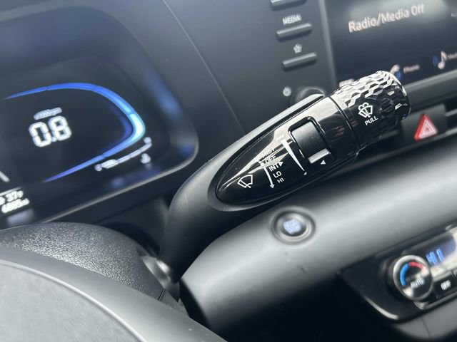 Certified 2025 Hyundai Elantra Sport image 25