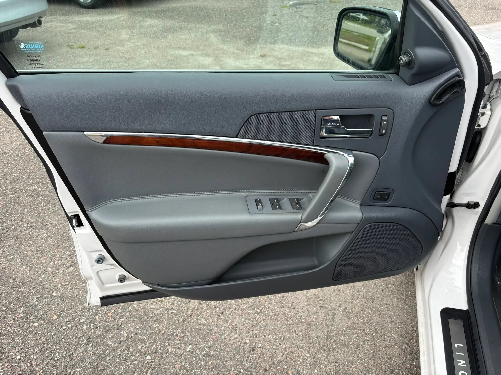 Used 2010 Lincoln MKZ FWD image 8