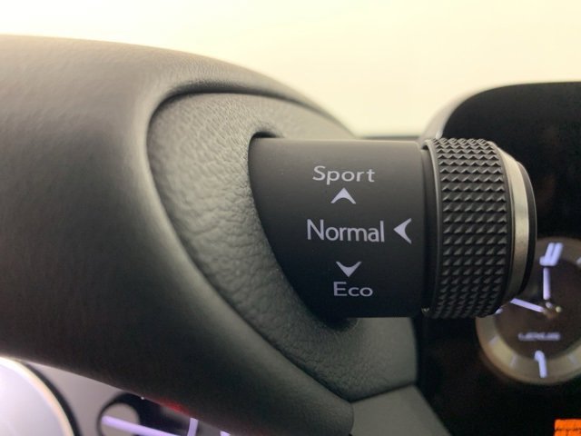 Used 2025 Lexus ES 300h F Sport w/ Accessory Package (Z2) image 28