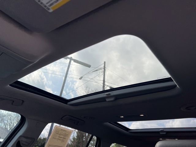 Used 2023 GMC Acadia SLT w/ Elevation Edition image 5