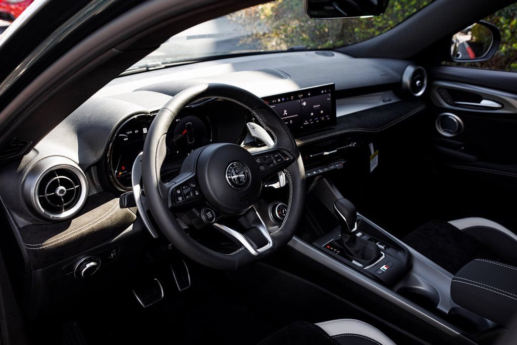 New 2026 Alfa Romeo Tonale w/ Active Assist Package AWD/4WD image 9