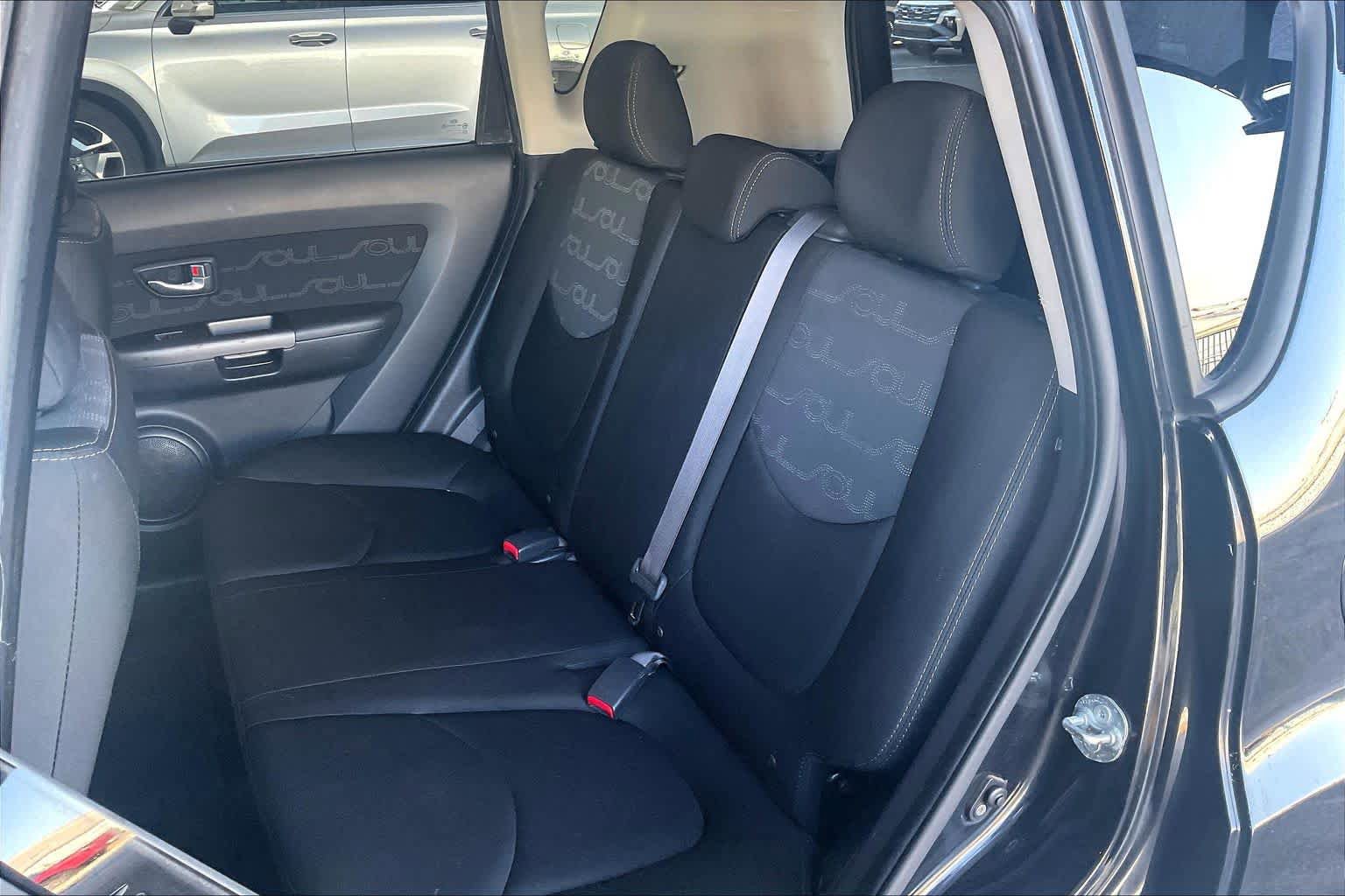 Used 2013 Kia Soul + FWD image 20