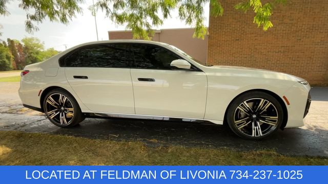 Used 2023 BMW 760i xDrive AWD/4WD image 9