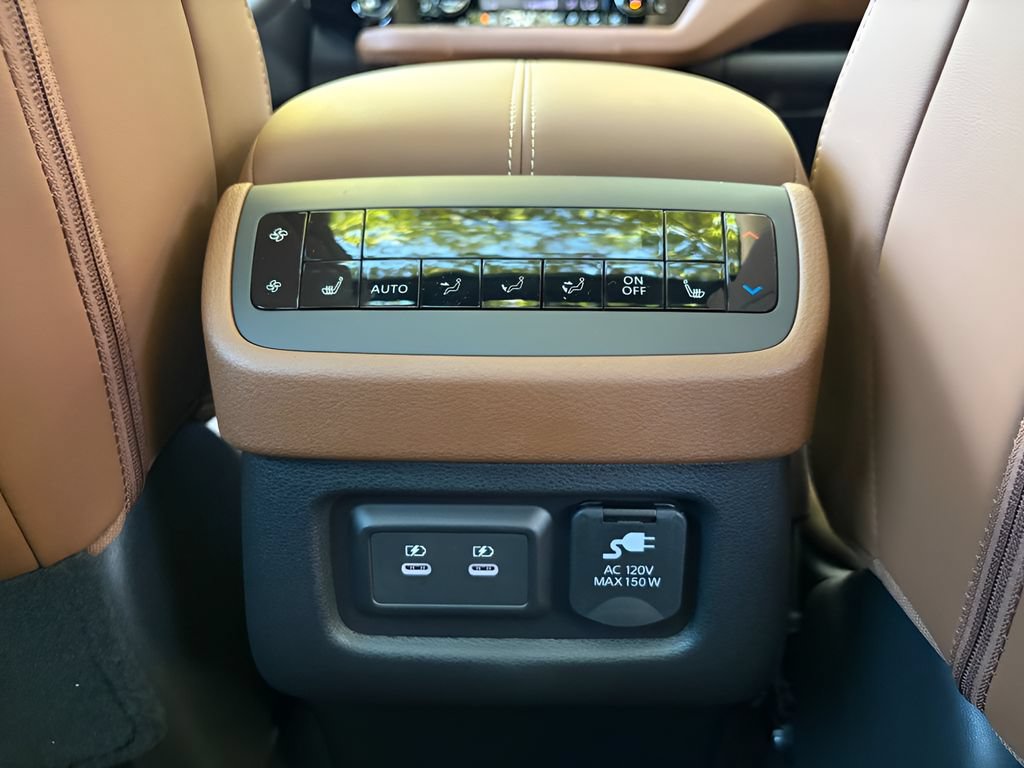 New 2026 Nissan Pathfinder Platinum AWD/4WD image 10