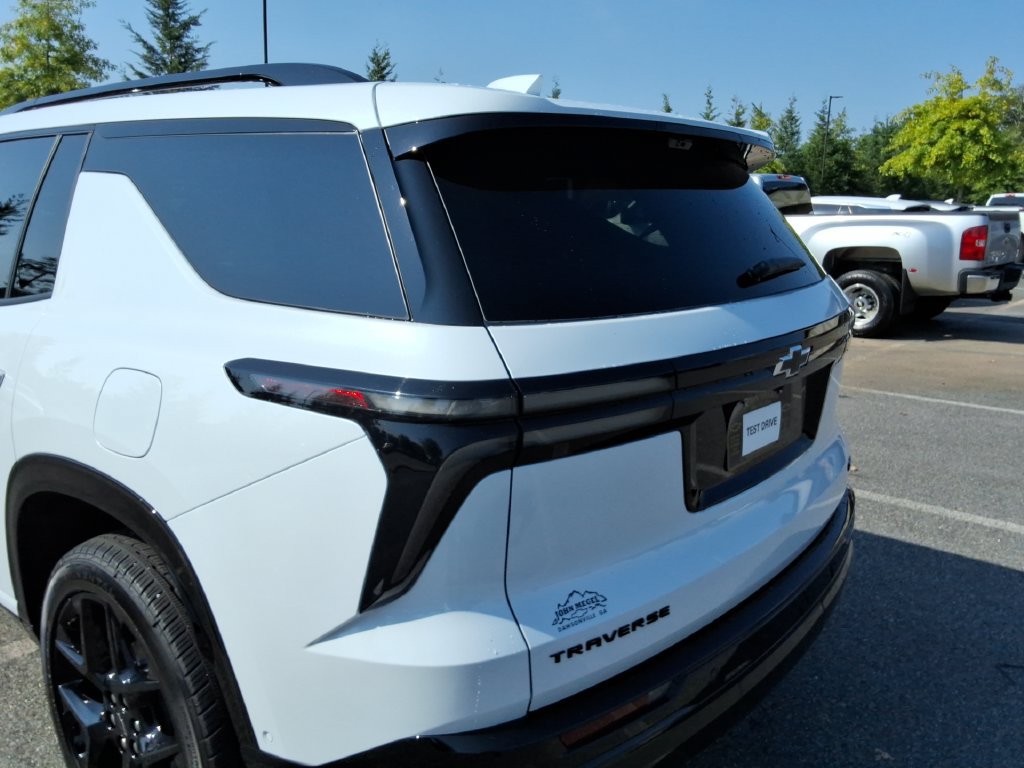 Certified 2026 Chevrolet Traverse RS FWD image 13