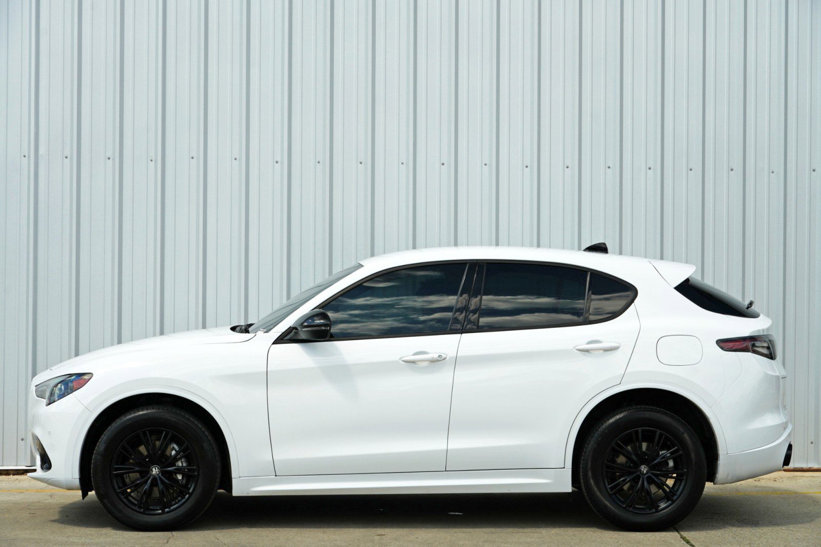 Used 2024 Alfa Romeo Stelvio Sprint image 49