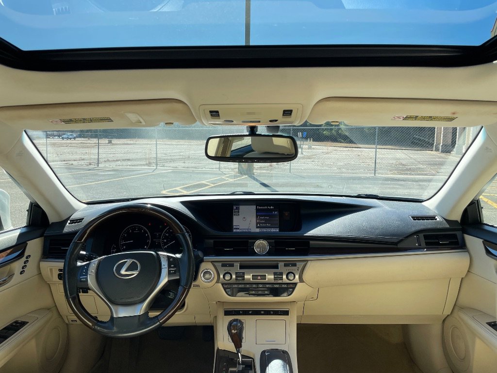 Used 2014 Lexus ES 350 Ultra Luxury w/ Luxury Package FWD image 29