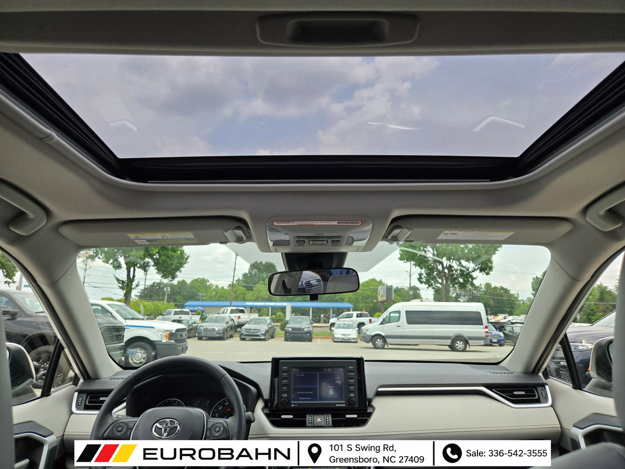 Used 2022 Toyota RAV4 XLE Premium AWD/4WD image 18